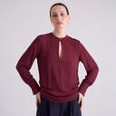 Blusa Elegante con Apertura Frontale Bordeaux