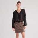 Blusa Fluida con Laccetti e Dettagli di Piume Nero