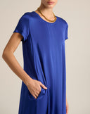 Abito Corto a Tunica in Satin con Fondo Asimmetrico e Tasche – Blu Reale