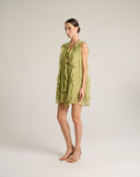 Abito Corto in Chiffon con Rouches Verticali e Volant – Verde Oliva Chiaro