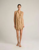 Abito Corto in Chiffon con Rouches Verticali e Volant – Color Cammello Chiaro