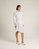 Abito Chemisier Rigato Asimmetrico con Drappeggio e Nodo Laterale