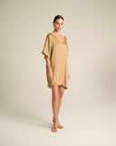 Abito Mini a Tunica in Satin con Maniche a Pipistrello e Scollo a V – Cammello Dorato