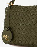 Borsa a Spalla Intrecciata con Charms Logo – Verde Militare