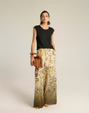 Blusa Smanicata in Satin Fluido con Scollo Rotondo