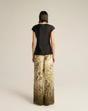 Blusa Smanicata in Satin Fluido con Scollo Rotondo