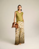Blusa Smanicata in Satin Fluido con Scollo Rotondo