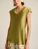 Blusa Smanicata in Satin Fluido con Scollo Rotondo