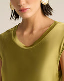 Blusa Smanicata in Satin Fluido con Scollo Rotondo