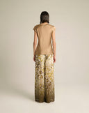 Blusa Smanicata in Satin Fluido con Scollo Rotondo