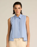 Camicia Smanicata con Pannelli Geometrici e Chiusura Coperta