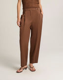 Pantalone Cropped con Pinces e Chiusura Asimmetrica